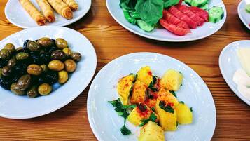 Tägliches inbegriffenes kontinentales Frühstück