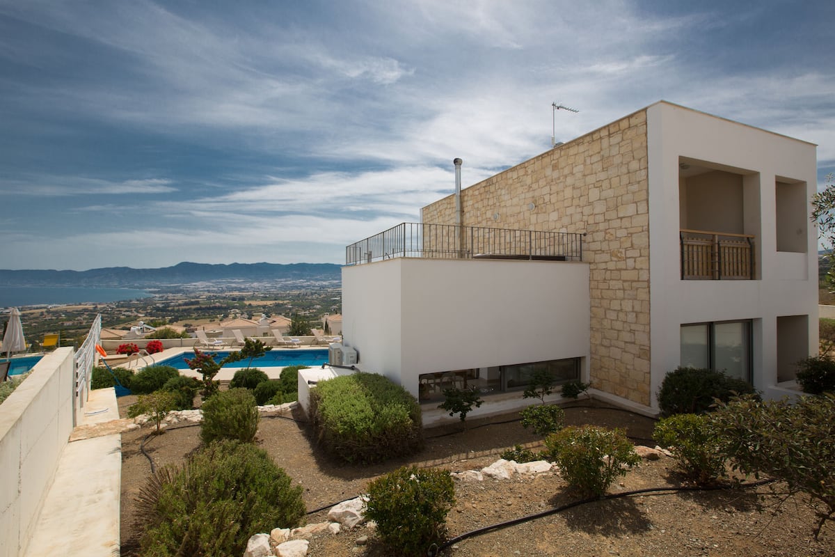 Deluxe Villa, 3 Bedrooms, Private Pool, Sea View | In-room safe, iron/ironing board, free cribs/infant beds