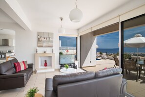 32-inch flat-screen TV with satellite channels, TV, fireplace - Esprit Villas (Neo Chorio)