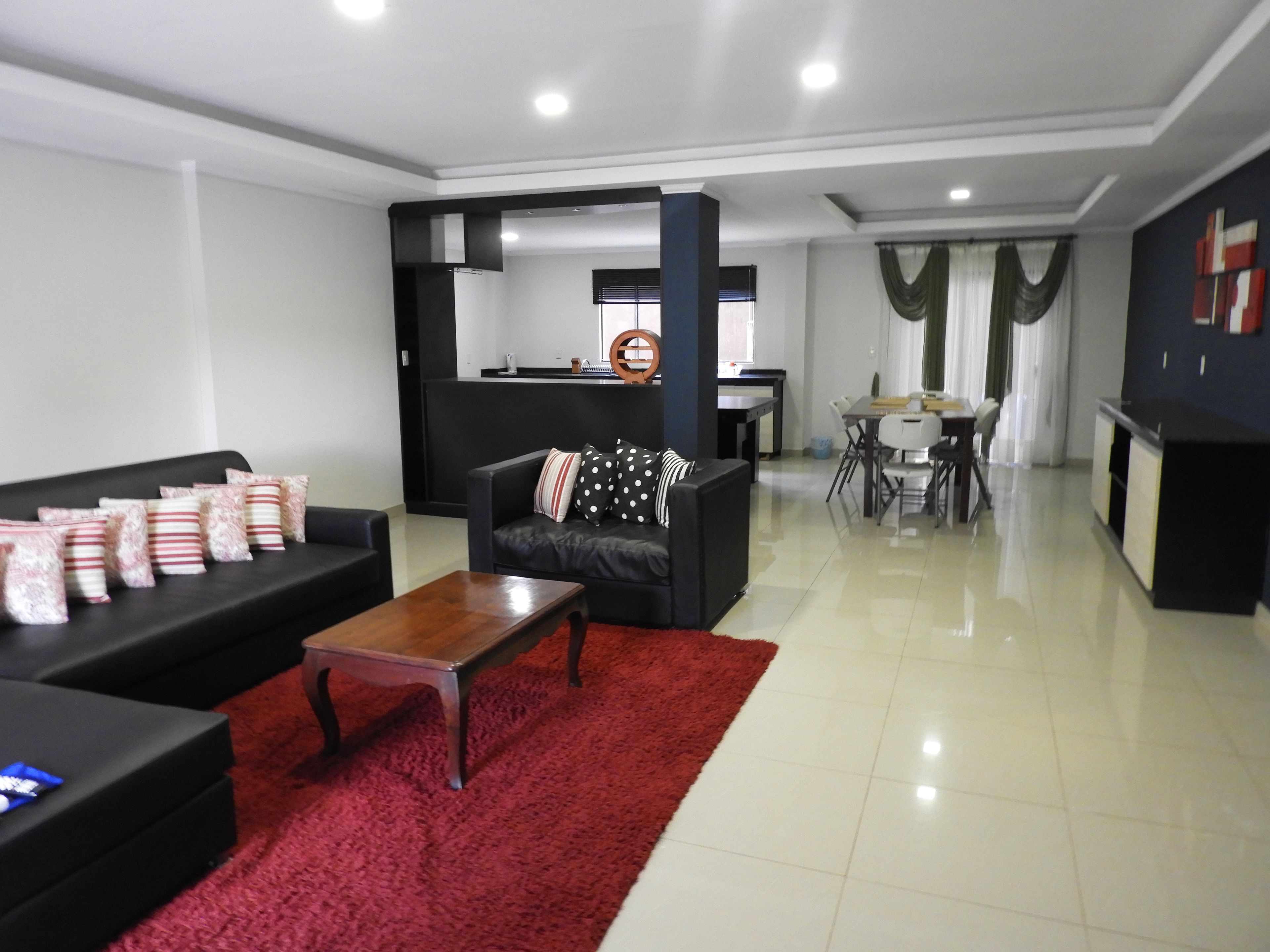 Căn hộ tiện nghi đơn giản, 2 phòng ngủ | Khu phòng khách | TV LED 32-inch có truyền hình cáp, TV 