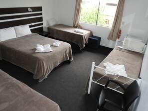 Chambre quadruple | 3 chambres, minibar, bureau, accĂšs au Wi-Fi (inclus)