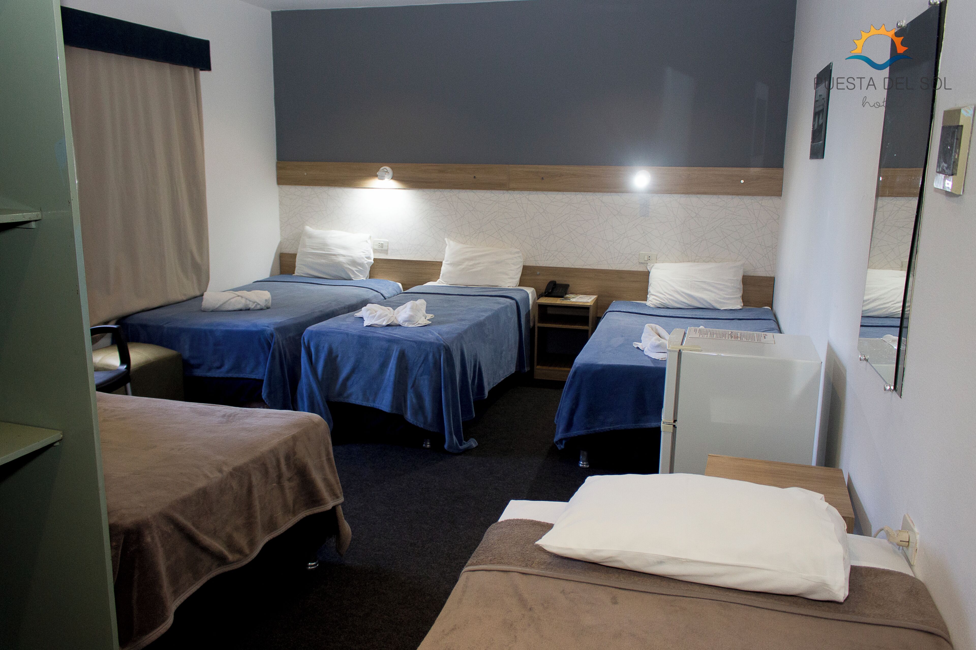 Minibar, escritorio y wifi gratis 