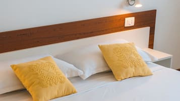 2 chambres, coffres-forts dans les chambres, bureau