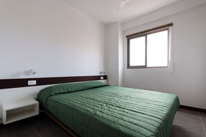 Comfort-Apartment, 1 Schlafzimmer, Kochnische, eingeschränkter Meerblick (Type A) | Zimmersafe, Schreibtisch, schallisolierte Zimmer, kostenlose Babybetten