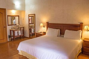 In-room safe, desk, iron/ironing board, free WiFi - Hostal De La Monja (Durango)