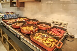 Breakfast, lunch and dinner served  - Holiday Inn Plovdiv by IHG (Plovdiv)