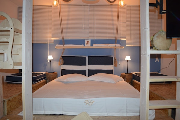 Maison, 2 chambres | 2 chambres, minibar, coffre-fort, fer et planche Ă repasser