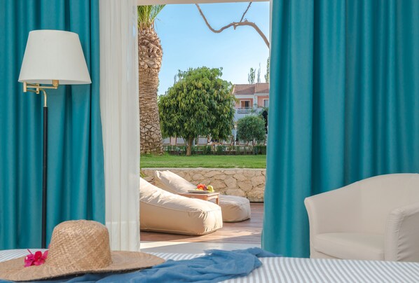 Executive Room, Terrace | Living area