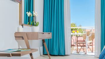 Quarto superior, vista para a piscina | Vista do quarto