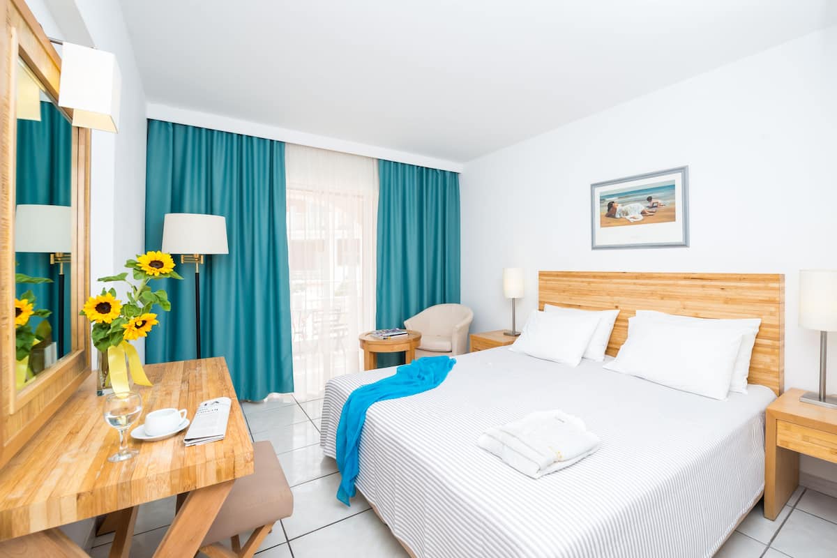 Standard Room | In-room safe, desk, soundproofing, iron/ironing board