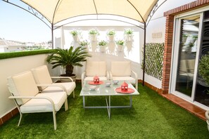 Terrace/patio - Apartamentos Turísticos Tronca Luxury (Granada)