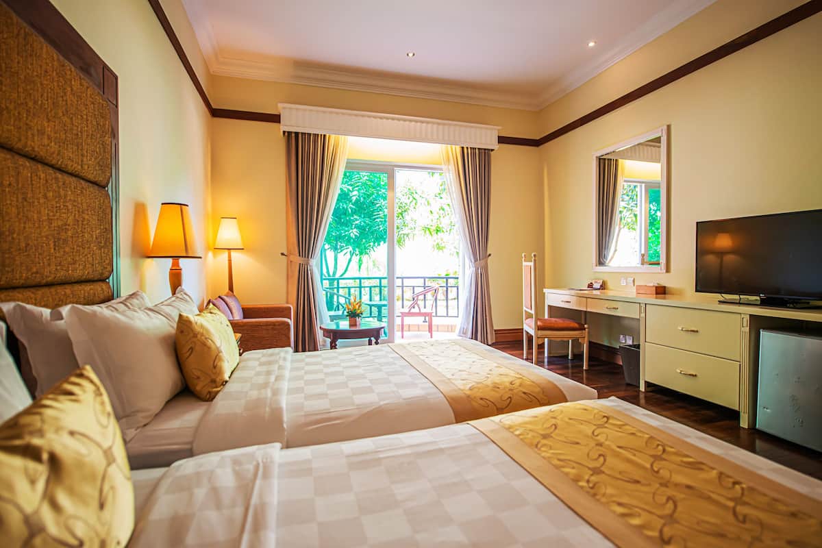 Deluxe Twin Room Garden View | 1 bedroom, premium bedding, in-room safe, desk
