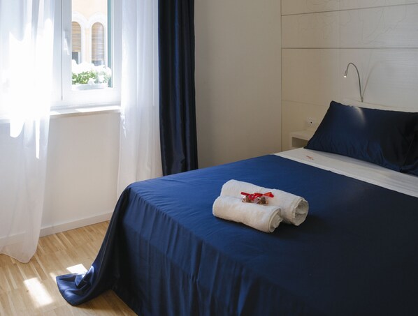 Habitación doble Deluxe | Caja de seguridad en la habitación y decoración personalizada 