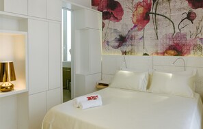 Chambre Standard, 1 grand lit | Coffre-fort, décor unique, ameublement unique, bureau