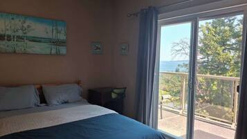Standard Room, 1 Queen Bed, Ocean View | 1 bedroom, premium bedding, soundproofing, free WiFi