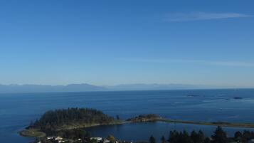 Deluxe Room, 2 Bedrooms, Ocean View | 1 bedroom, premium bedding, soundproofing, free WiFi