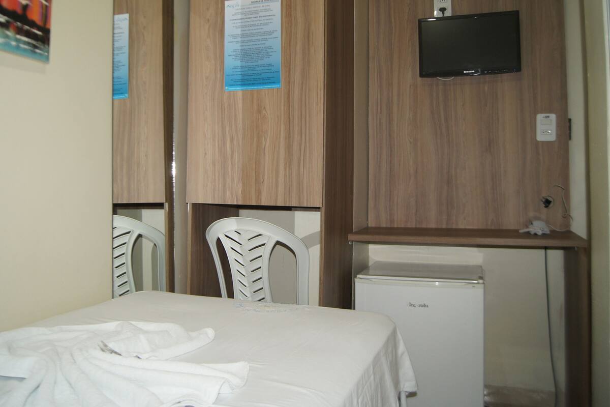 Basic Single Room | Minibar, blackout drapes, iron/ironing board, free WiFi