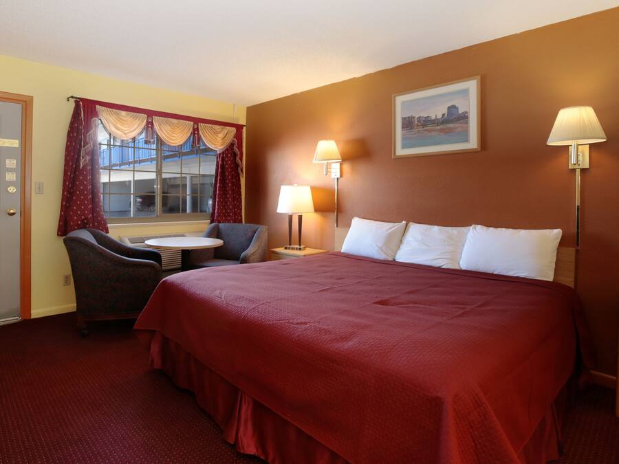 Skrivebord, wi-fi (inkludert) og sengetøy