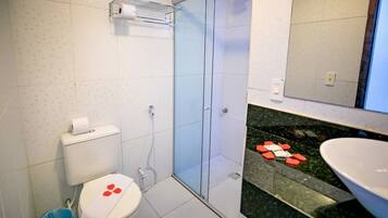 Shower, free toiletries, towels