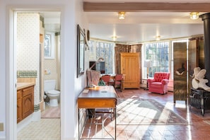 Studio, 1 Bedroom, Balcony, Garden View (Anchorage Escape) | Living room