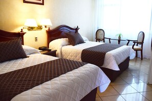 Standard Double Room | Minibar, in-room safe, desk, soundproofing - Hotel Continental Park (Santa Cruz)