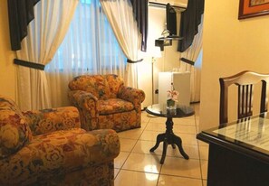 Suite | Living room | TV - Hotel Continental Park (Santa Cruz)