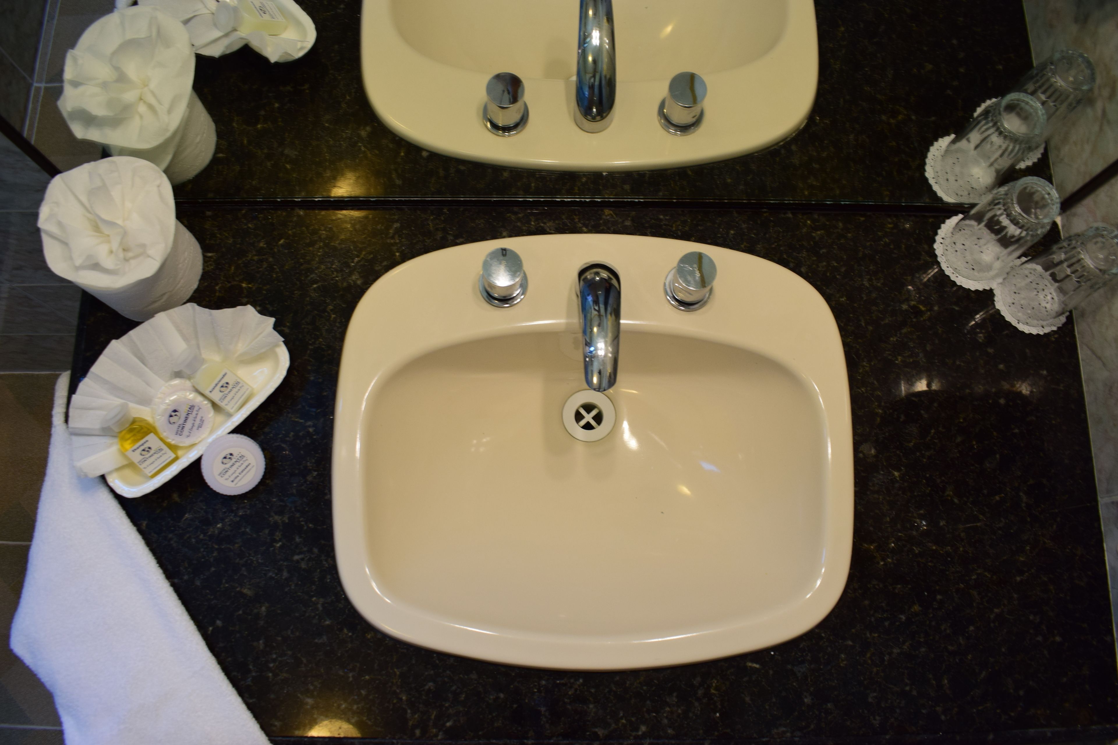 executive single room | bathroom | shower, hair dryer, towels