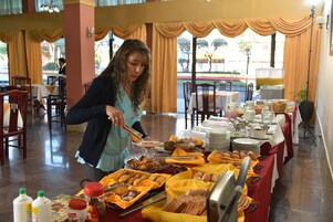Free daily buffet breakfast