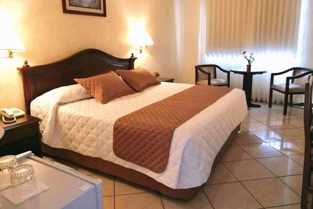 Minibar, két bảo mật tại phòng, bàn, phòng cách âm 