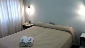 Double Room | In-room safe, desk, cribs (free), WiFi (free) - Hotel Foeva (Mar del Plata)