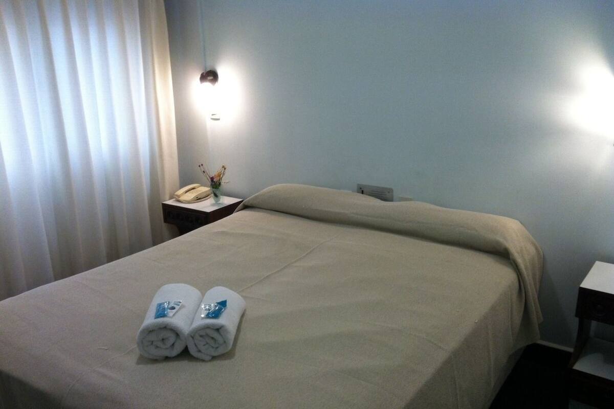 Habitación doble | Caja de seguridad en la habitación, escritorio y cunas gratuitas