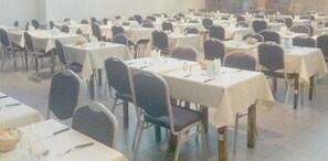 Sudah termasuk sarapan prasmanan setiap hari