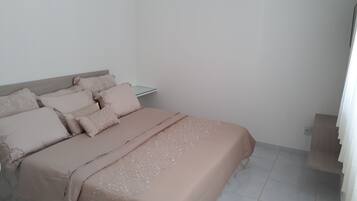 Lençóis italianos Frette, frigobar, cofres nos quartos