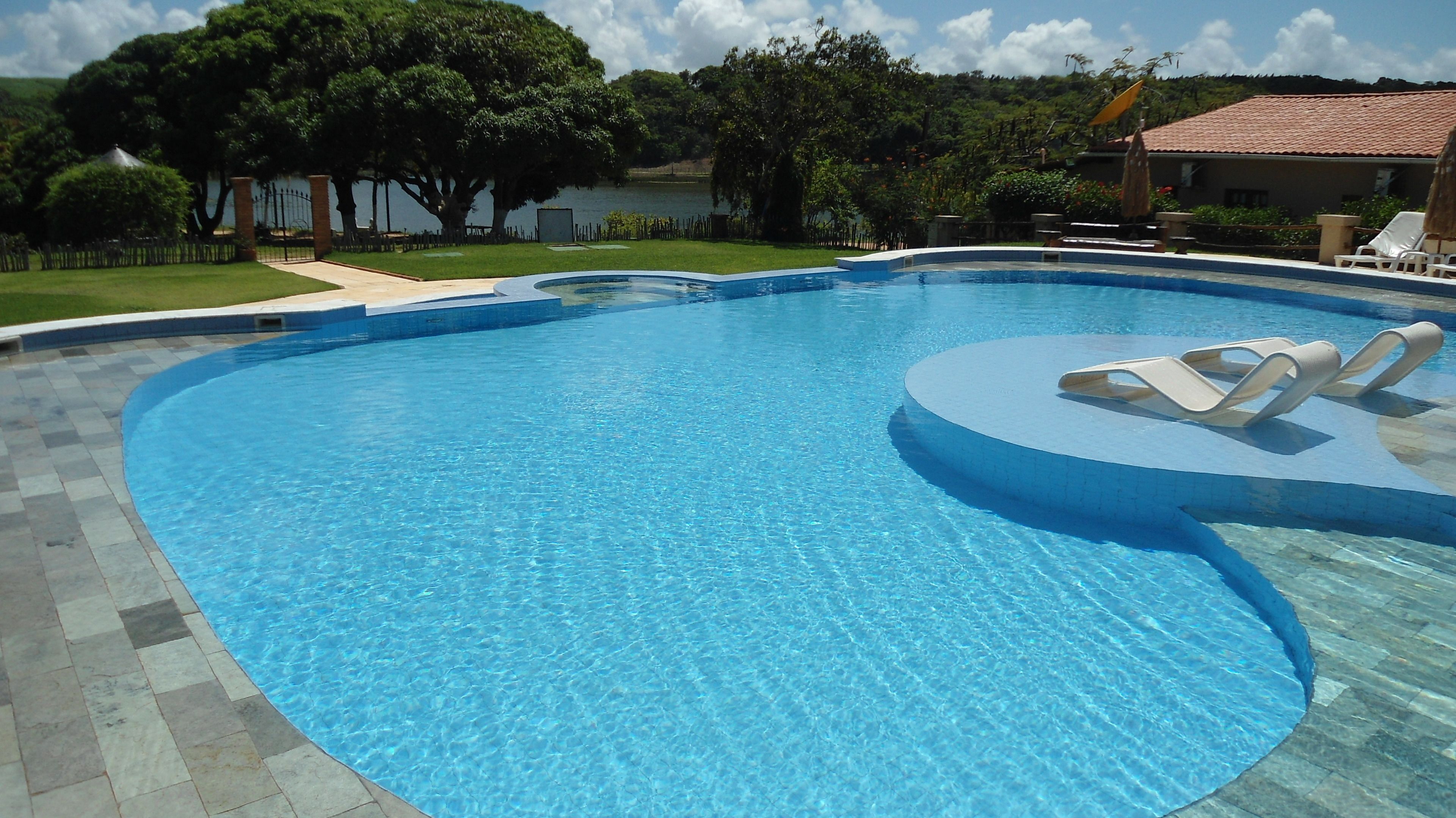4 piscinas externas, guarda-sóis, espreguiçadeiras
