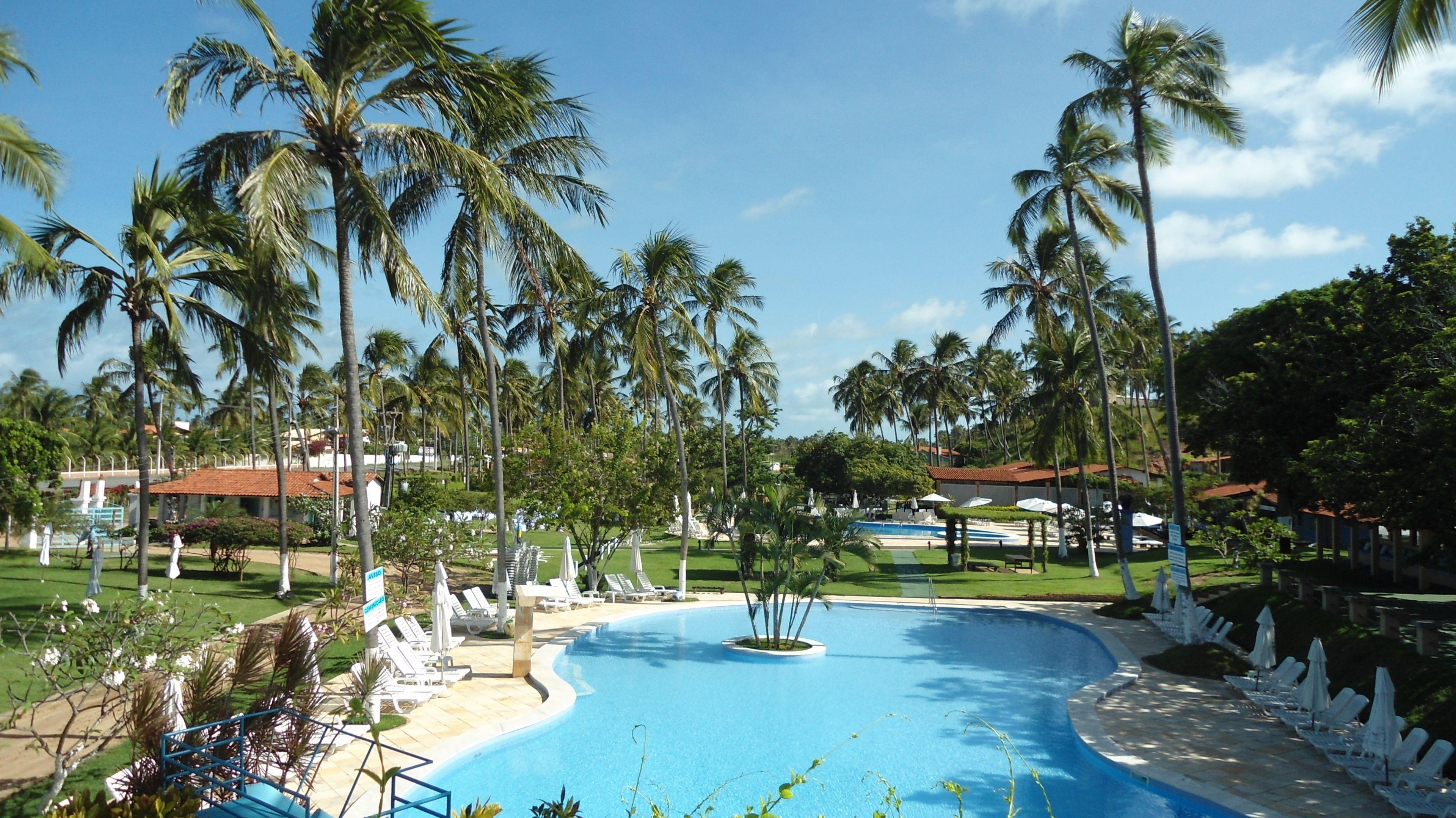 4 outdoor pools, pool umbrellas, pool loungers