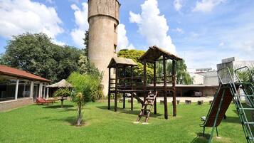 Children’s play area – outdoor