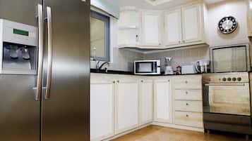 Villa, 2 Bedrooms | Private kitchen | Fridge, oven, stovetop, dishwasher