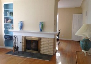 Fireplace - Shutters on West Bay (Traverse City)