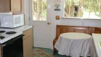 Ferienhaus | Eigene Küche | Großer Kühlschrank, Mikrowelle, Wasserkocher mit Kaffee-/Teezubehör