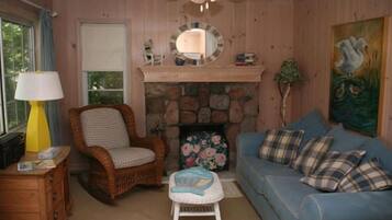 Cottage | Living area | TV