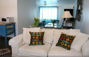 House | Living room | Flat-screen TV - The Carriage House (Suttons Bay)
