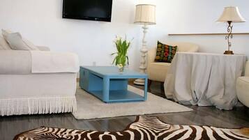 House | Living room | Flat-screen TV