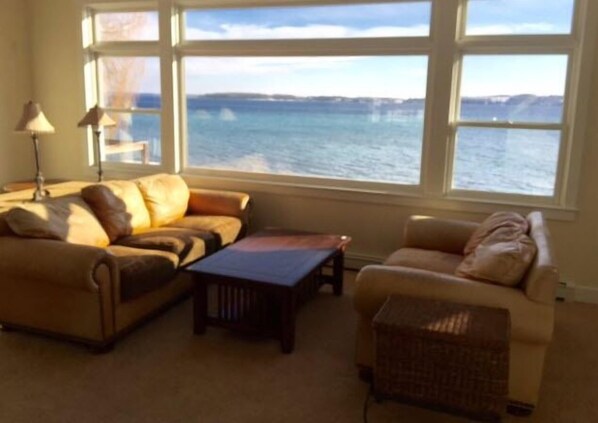 Villa | Sala de estar | Televisión de pantalla plana 