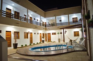 Kolam renang outdoor