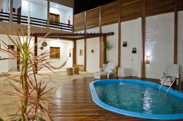 Kolam renang outdoor