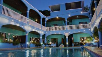 1 habitación y espacio para trabajar con laptop