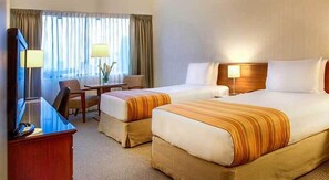 Standard Twin Room | Minibar, in-room safe, desk, iron/ironing board - Del Prado Hotel (Lima)