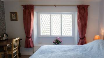 Double or Twin Room, Private Bathroom | 1 bedroom