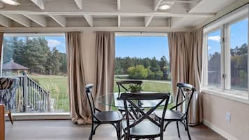 Deluxe Cottage | 1 bedroom, premium bedding, individually decorated