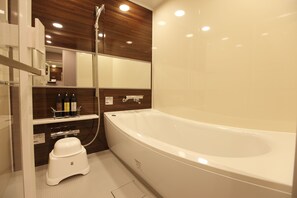 ฝักบัว, ของใช้ในห้องน้ำฟรี, ไดร์เป่าผม, รองเท้าสวมภายในห้อง